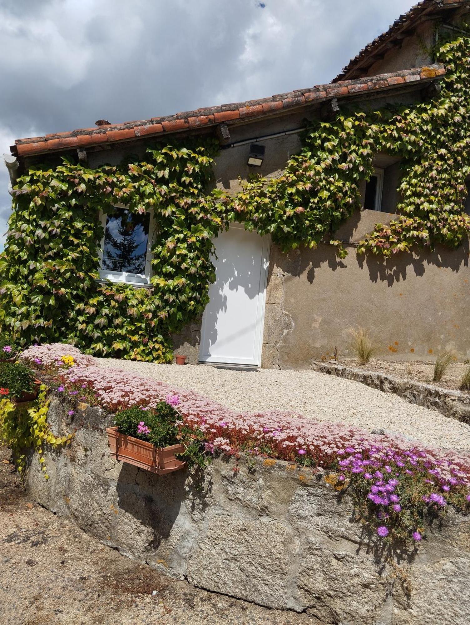 Maison Au Calme Avec Vue Etang Clesse  Kültér fotó